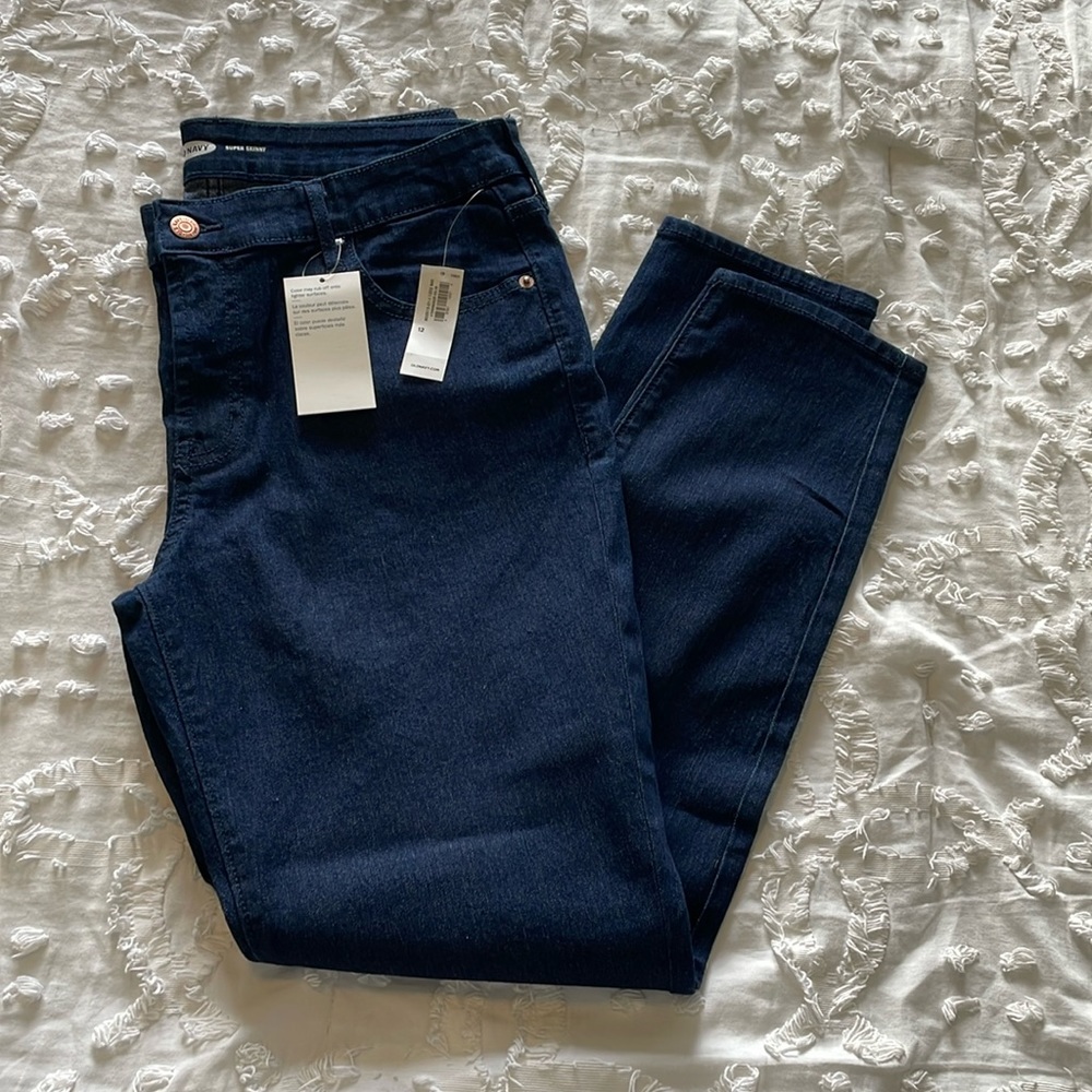NWT- Old Navy Dark Wash Super Skinny Jeans-size 12